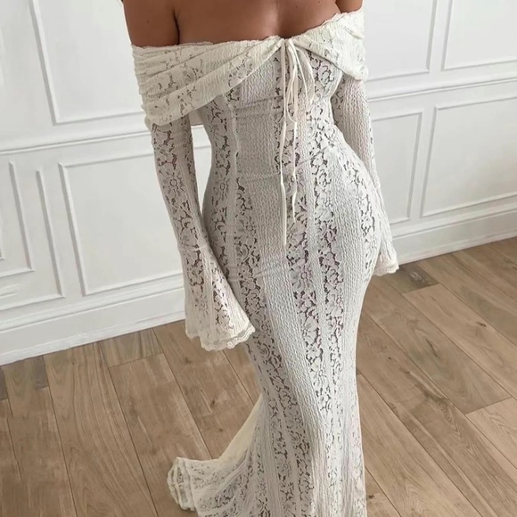 Stunning Off-Shoulder Lace Dress Bell Sleeve Strapless Dress - Picture 1 of 4
